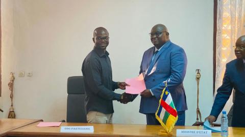 LA SIGNATURE DE PROTOCOLES D’ACCORD ENTRE LE DEPARTEMENT ET LES ONGS ŒUVRANT DANS LE DOMAINE DE LA JUSTICE EN CENTRAFRIQUE