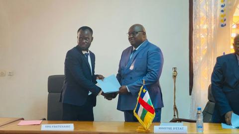 LA SIGNATURE DE PROTOCOLES D’ACCORD ENTRE LE DEPARTEMENT ET LES ONGS ŒUVRANT DANS LE DOMAINE DE LA JUSTICE EN CENTRAFRIQUE