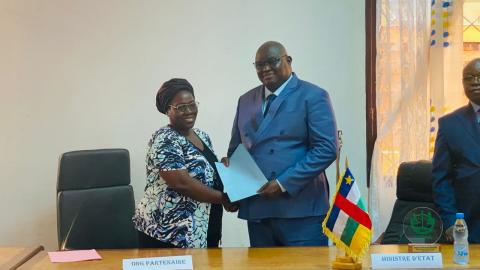 LA SIGNATURE DE PROTOCOLES D’ACCORD ENTRE LE DEPARTEMENT ET LES ONGS ŒUVRANT DANS LE DOMAINE DE LA JUSTICE EN CENTRAFRIQUE